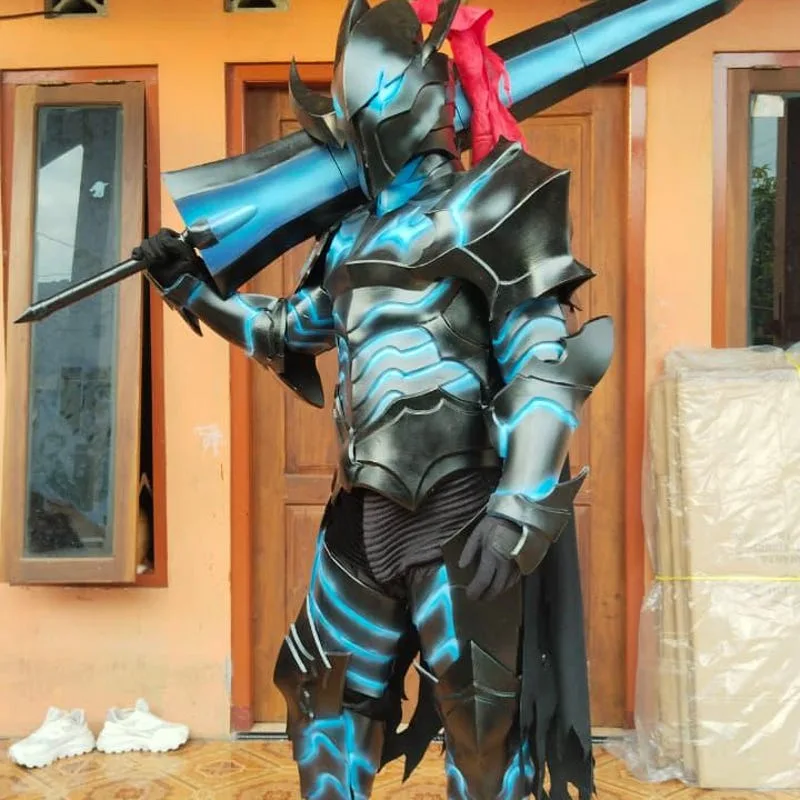 Igris Solo Leveling cosplay full armor reference