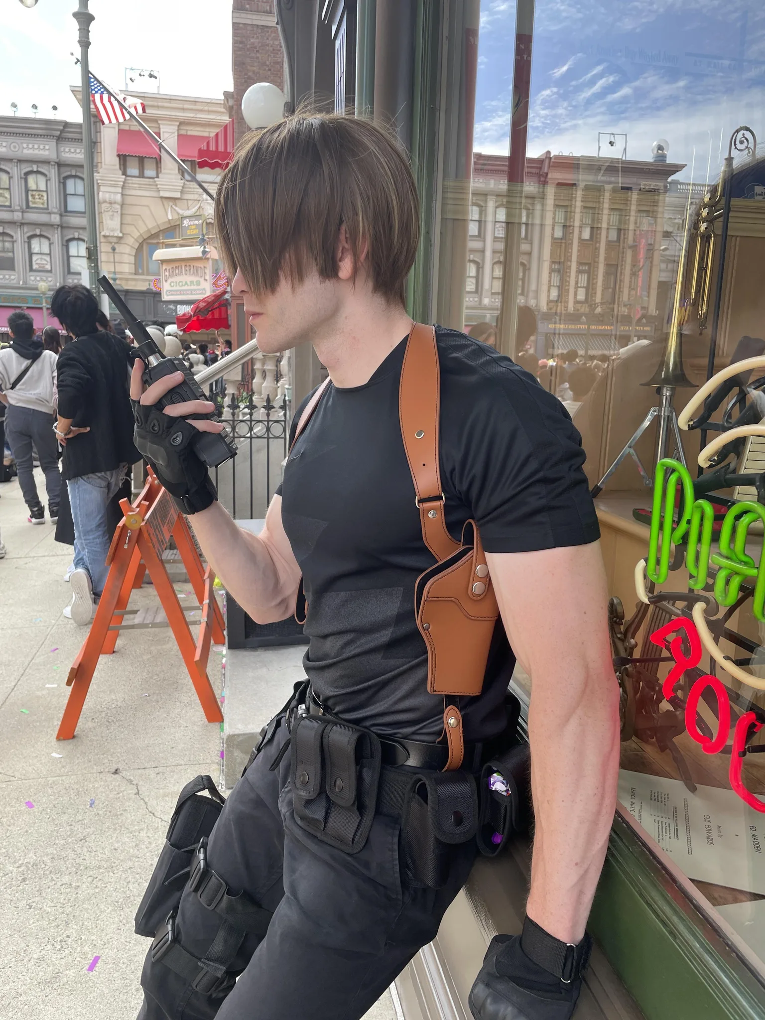 Leon Kennedy RE4 remake cosplay jacket harness reference