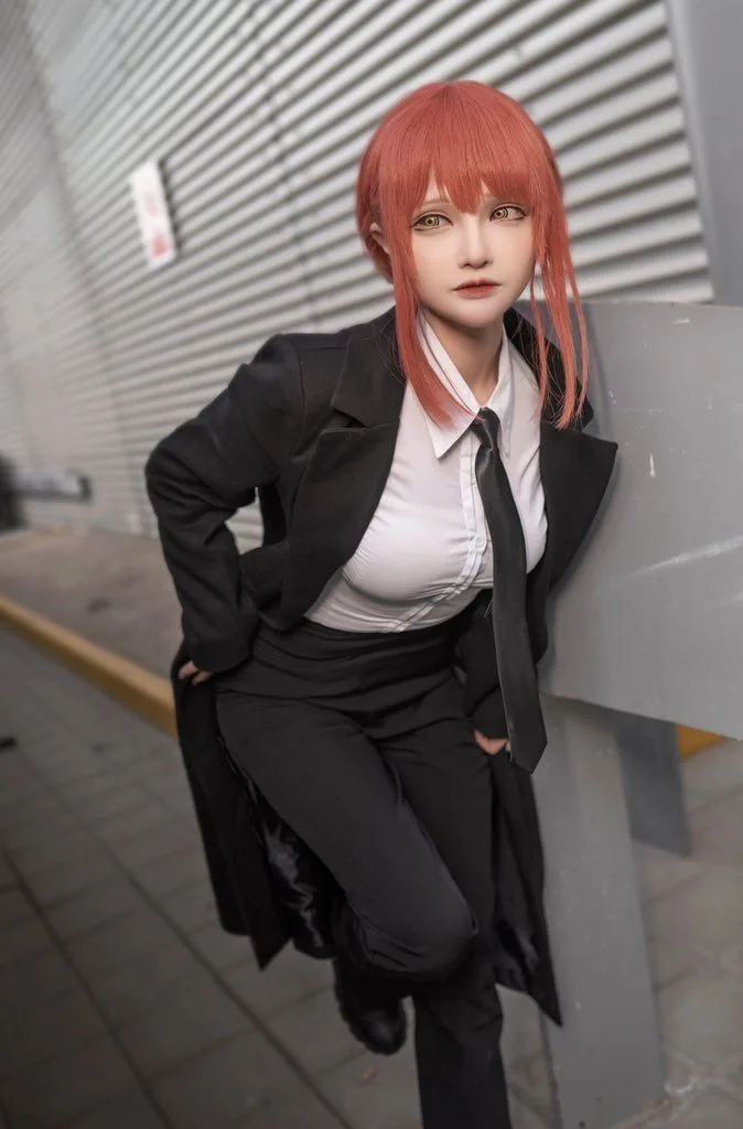 Makima cosplay reference