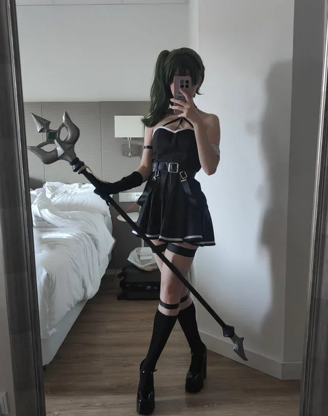 Ubel Frieren cosplay full costume reference