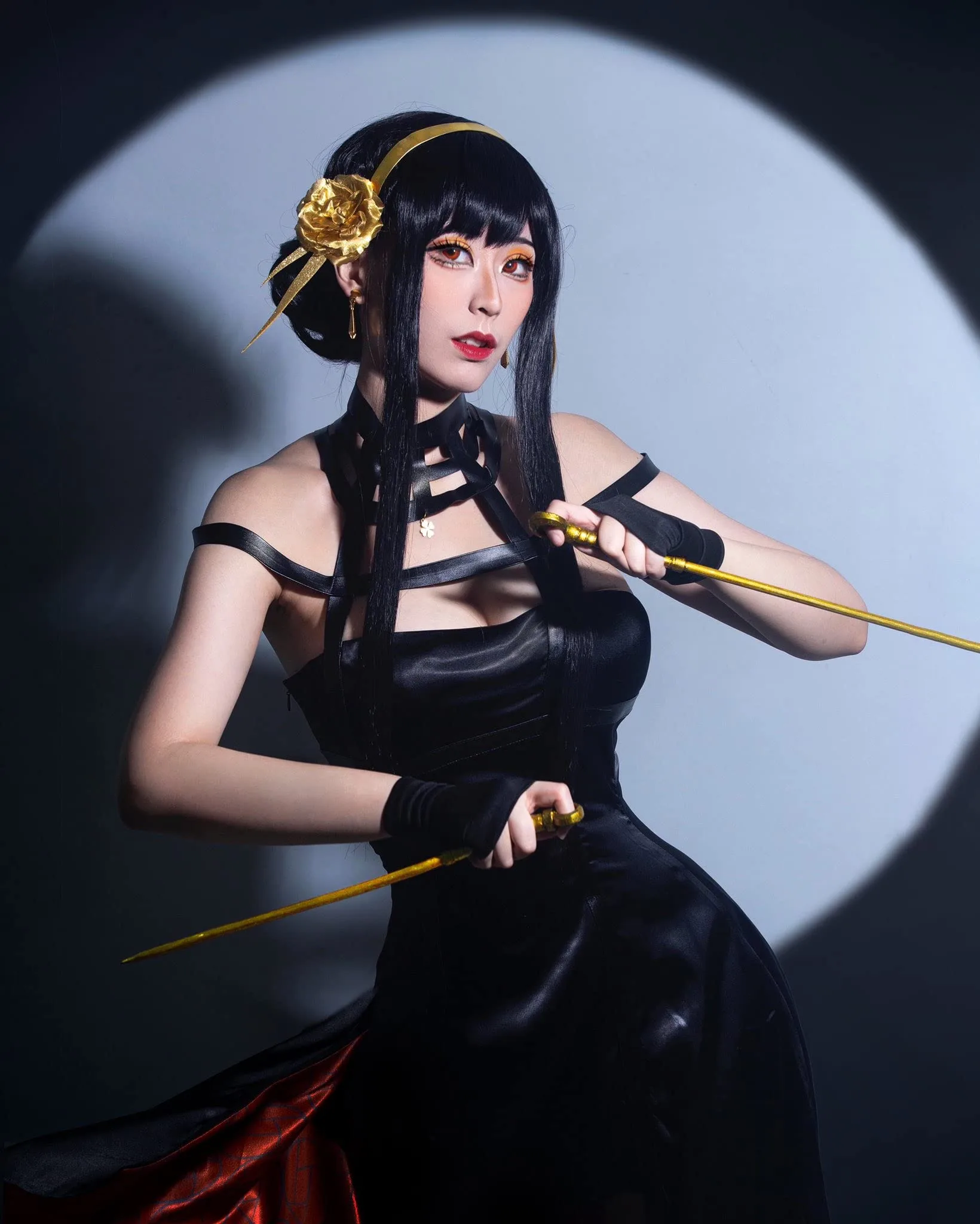 Yor Forger Thorn Princess cosplay reference